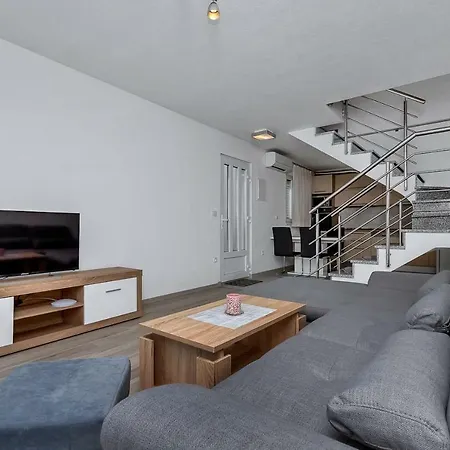 Dionysius Apartment *